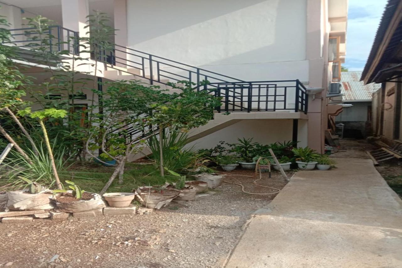 Express O 91722 Home Stay Dan Sewa Mobil Jhon'S Family Labuan Bajo Exteriör bild